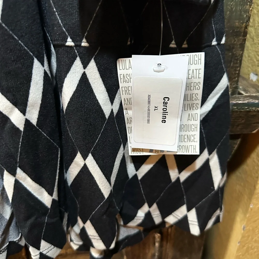LuLaRoe XL Caroline Black And White Striped Soft Cardigan - NWT - Picture 3 of 5